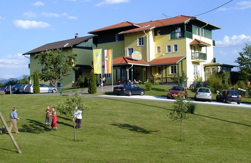 Poertschach am Woerthersee Apartment | Cozy SEEVERLIEBTE Apartment with Beach Access & Scenic Views