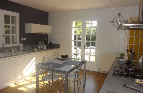 Venejan House | Relaxing Villa with Pool and Summer Kitchen in Southern Sun