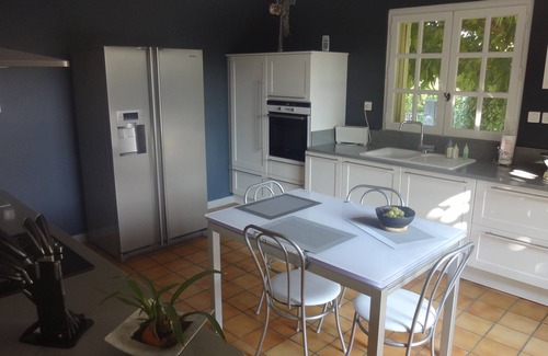Venejan House | Relaxing Villa with Pool and Summer Kitchen in Southern Sun