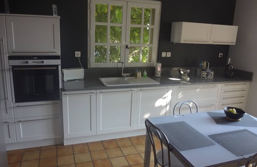Venejan House | Relaxing Villa with Pool and Summer Kitchen in Southern Sun