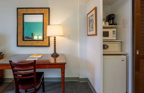 Ala Moana House | Family-Friendly Retreat with Pool & Pet Welcome!