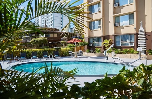 Ala Moana House | Family-Friendly Retreat with Pool & Pet Welcome!