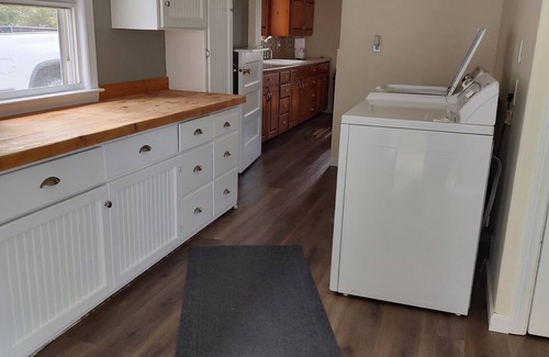 Au Gres House | Family-Friendly Retreat by the River with Pet-Friendly Perks