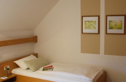 Eslohe House | Discover Forellenhof Poggel: Pet-Friendly Retreat with Breakfast