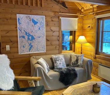 Rauhala Ski Chalet | Forest and Lake Chalet in Pallas-Yllastunturi, Levi