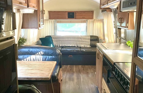 Boring House | Experience Airstream Glamping: Rated 10/10 with Kitchen Access