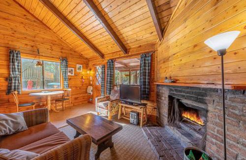 Christopher Creek House | Cozy Forest Cabin 1 Hunters Blind - Pet and Child Friendly