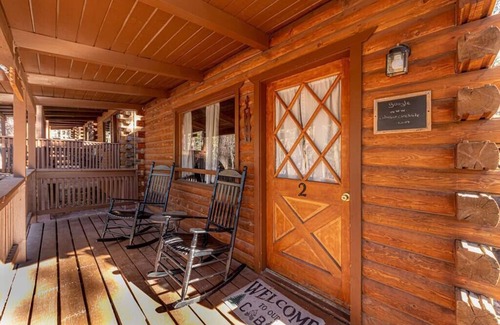 Christopher Creek Cabin | Cozy Forest Cabin 2 Birds Nest - Pet & Child Friendly Stay