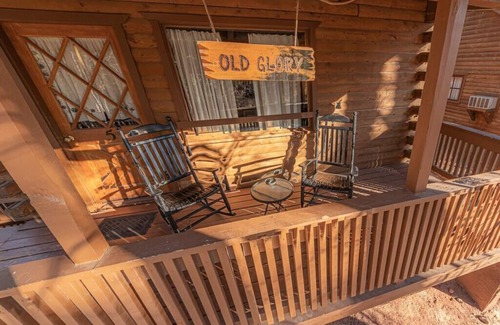 Christopher Creek Cabin | Top-Rated Forest Cabin 5 Old Glory - Pet & Child Friendly
