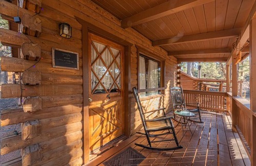 Christopher Creek Cabin | Top-Rated Forest Cabin 5 Old Glory - Pet & Child Friendly