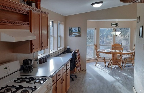 Divide Cabin | Tranquil Forest Cabin Retreat with Ocean View and Breakfast