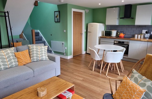 Cinderford Cabin | Forest Cedar Lodge: Family-Friendly Retreat in Cinderford