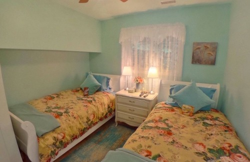 Caledon Bed & Breakfast | Beautiful Forest Creek Bed & Breakfast with Daily Breakfast