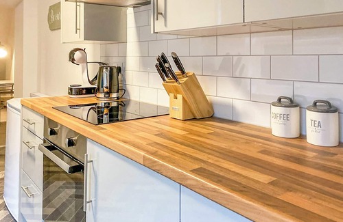 Cwmafan Apartment | Forest Cwtch: Cozy Retreat with Modern Amenities Await