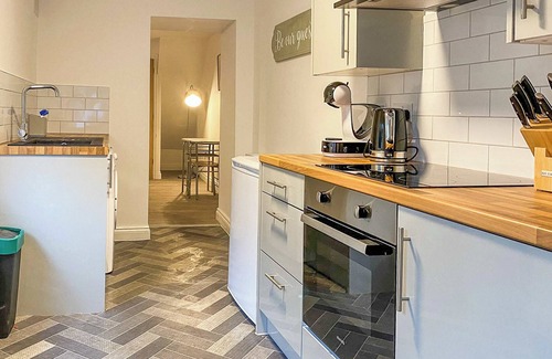 Cwmafan Apartment | Forest Cwtch: Cozy Retreat with Modern Amenities Await