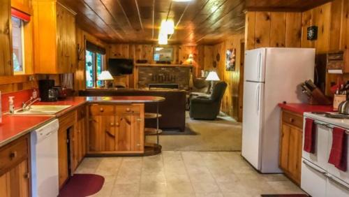 Joseph House | Forest Dell: Family and Pet-Friendly Retreat Awaits You