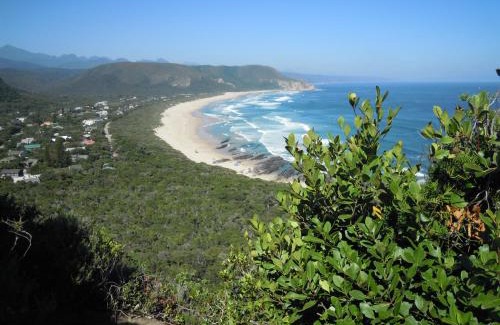 Nature's Valley House | Oceanfront Forest Drive Holiday Home: Family-Friendly Retreat