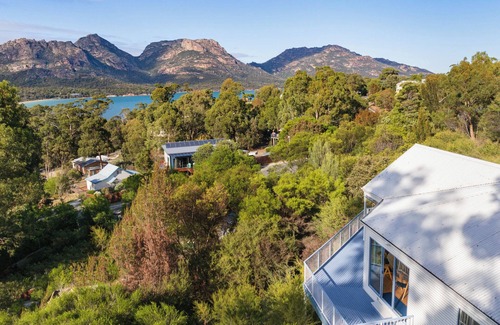 Coles Bay House | Idyllic Ocean & Mountain Views with Spa, Steps to Beach