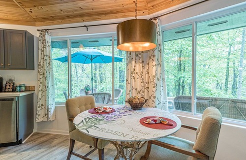 Dahlonega Cottage | Relaxing Forest Retreat with Fire Pit & ROKU Entertainment