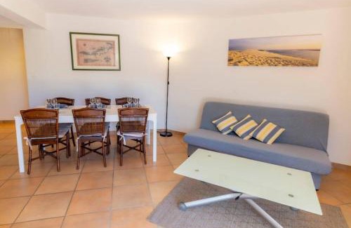Pyla-sur-Mer Apartment | Relaxing Forest Flat with Terrace, Hot Tub & BBQ Near Beach