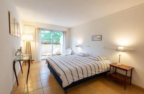 Pyla-sur-Mer Apartment | Relaxing Forest Flat with Terrace, Hot Tub & BBQ Near Beach