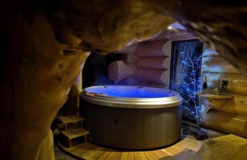 Vidrga House | Idyllic Forest Glade Cottage with Spa and Ocean Views
