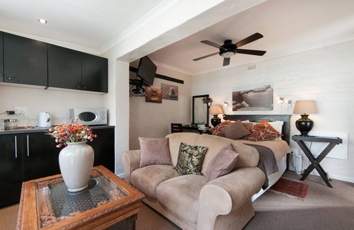 Walmer House | Idyllic Forest Hall Guest House with Ocean View & Pool