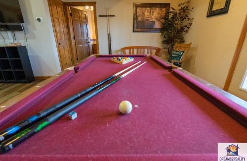 Indian Point House | Forest Heights Lodge - 6BR Retreat with Pool Table Near Silver Dollar City
