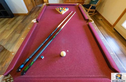 Indian Point House | Forest Heights Lodge - 6BR Retreat with Pool Table Near Silver Dollar City