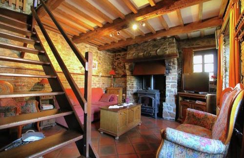 Baillamont House | Charming Cottage in Baillamont with Pet-Friendly Terrace