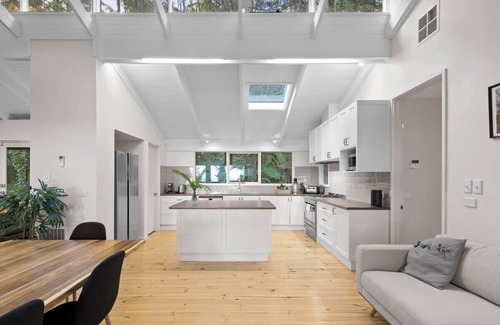Menzies Creek House | Cozy Forest Hideaway Near Puffing Billy Railway!