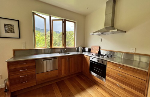Coromandel House | Idyllic Forest Hideaway with Breakfast and Child-Friendly Amenities