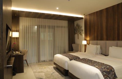 Pasirjambu Hotel | Discover Forest Hills Hotel: 4-Star Retreat with Pool & Hot Tub
