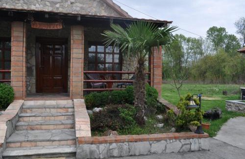 Cetinje Municipality House | Forest Home: Pet-Friendly Retreat with Ocean Views