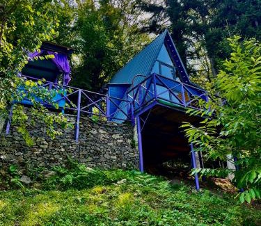 Khulo House | Highly Rated Forest House: Pet Friendly, Breakfast & Hot Tub