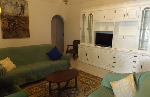 Gambelas Apartment | Relax at Forest House: Spa, Hot Tub & Family-Friendly Stay