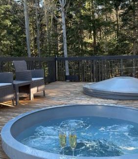 Myhove House | Forest House: Highly Rated Stay with Family-Friendly Amenities
