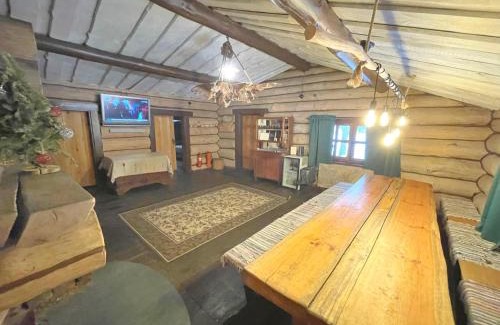 Klavdiyevo-Tarasove House | Cozy Forest Hut Stariy Prud: Perfect for Family Getaways