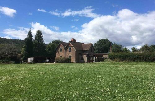 Mitcheldean House | Kid-Friendly Getaway at Forest of Dean Country Cottage