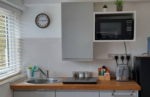 New Forest District Apartment | Experience the New Forest Guest Room with Spa & Breakfast