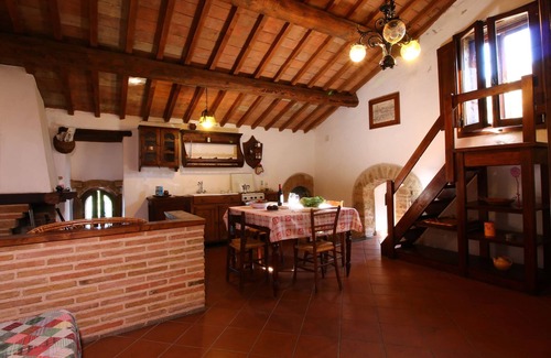 Barattano Apartment | Cozy Getaway at Belvilla by OYO Torre Belvedere