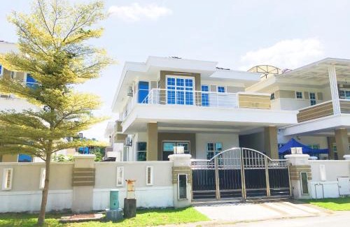 Kampung Chempedak Villa | Discover Forest Reserve's House: Family-Friendly Retreat