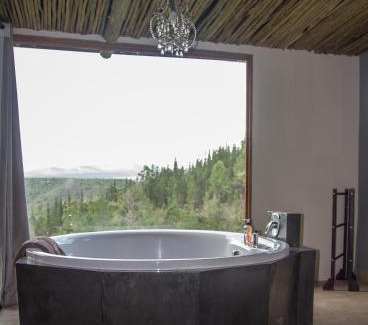 Knysna Resort | Scenic Forest Valley Cottages with Ocean View & Hot Tub