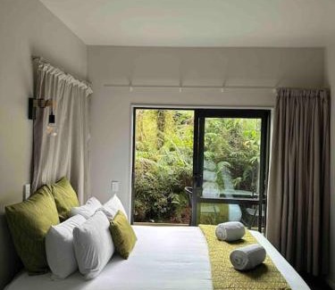 Franz Josef Glacier Apartment | Explore Forest View Franz Josef: 4-Star Family Retreat