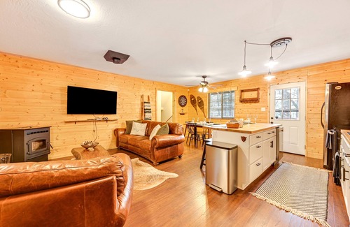 Strawberry Cabin | Inviting Cabin in Pine with Breathtaking Forest Views