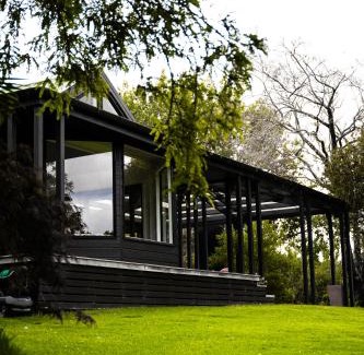 Paihia Bed & Breakfast | Discover Forest Waters: Family-Friendly Retreat with Hot Tub