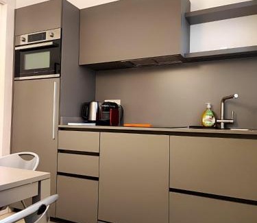 Old Town House | Foresteria Juvarra: Family-Friendly Retreat with Kitchenette
