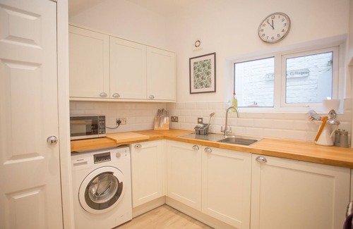 Worthing Cottage | Guest Rated 10/10 at Foresters Cottage - Family-Friendly Stay