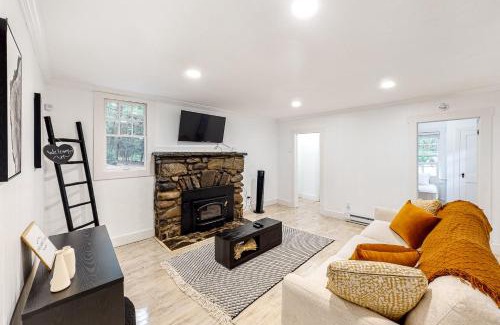 Canadensis House | Experience Nature at Forestside Lodge - Pet & Child Friendly
