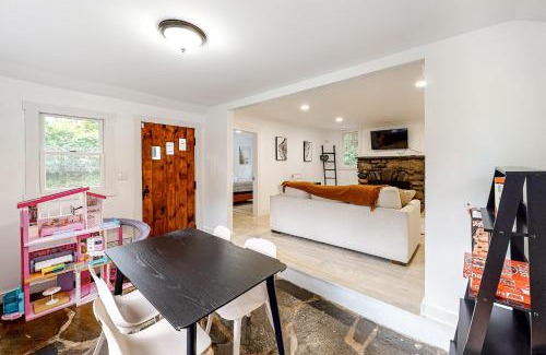 Canadensis House | Experience Nature at Forestside Lodge - Pet & Child Friendly